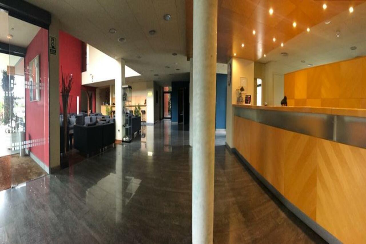 Hotel Les Torres Sant Esteve Sesrovires Exterior photo
