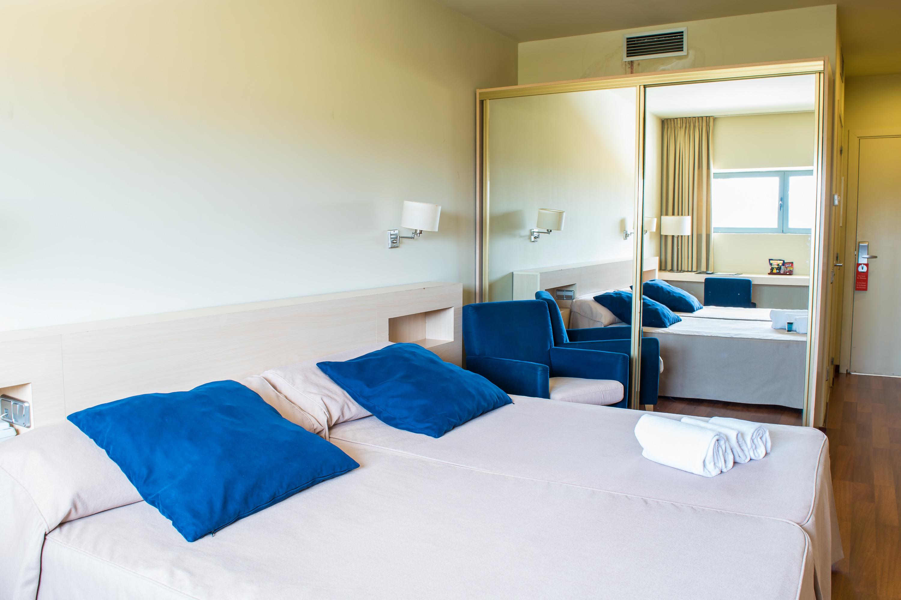 Hotel Les Torres Sant Esteve Sesrovires Exterior photo