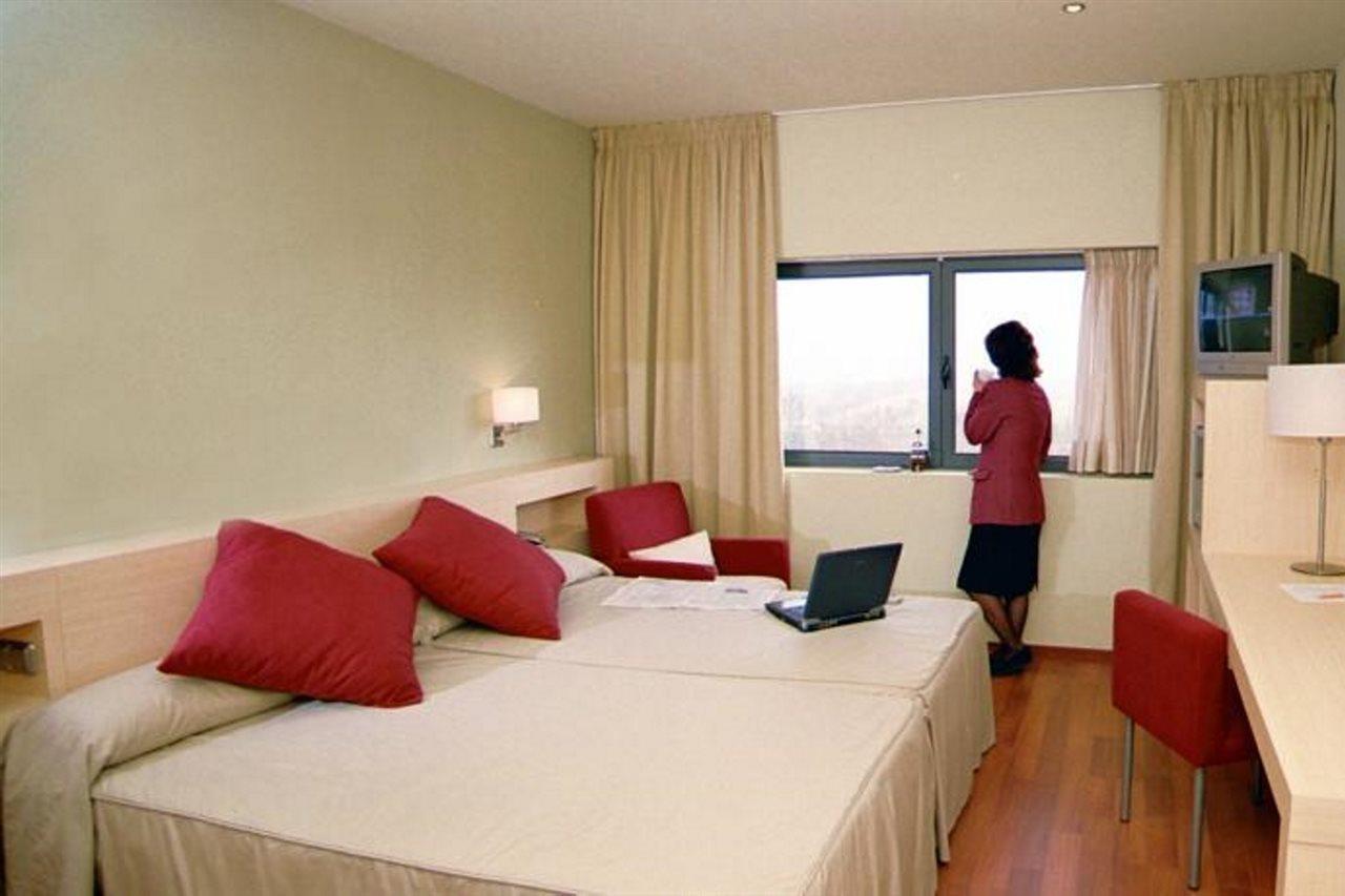 Hotel Les Torres Sant Esteve Sesrovires Exterior photo