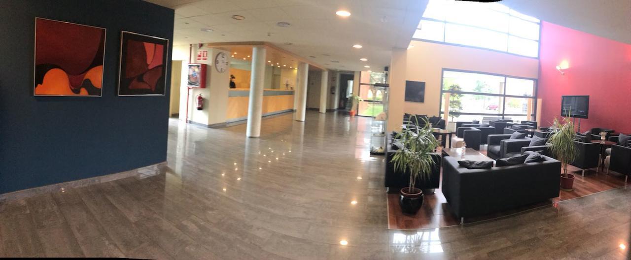 Hotel Les Torres Sant Esteve Sesrovires Exterior photo
