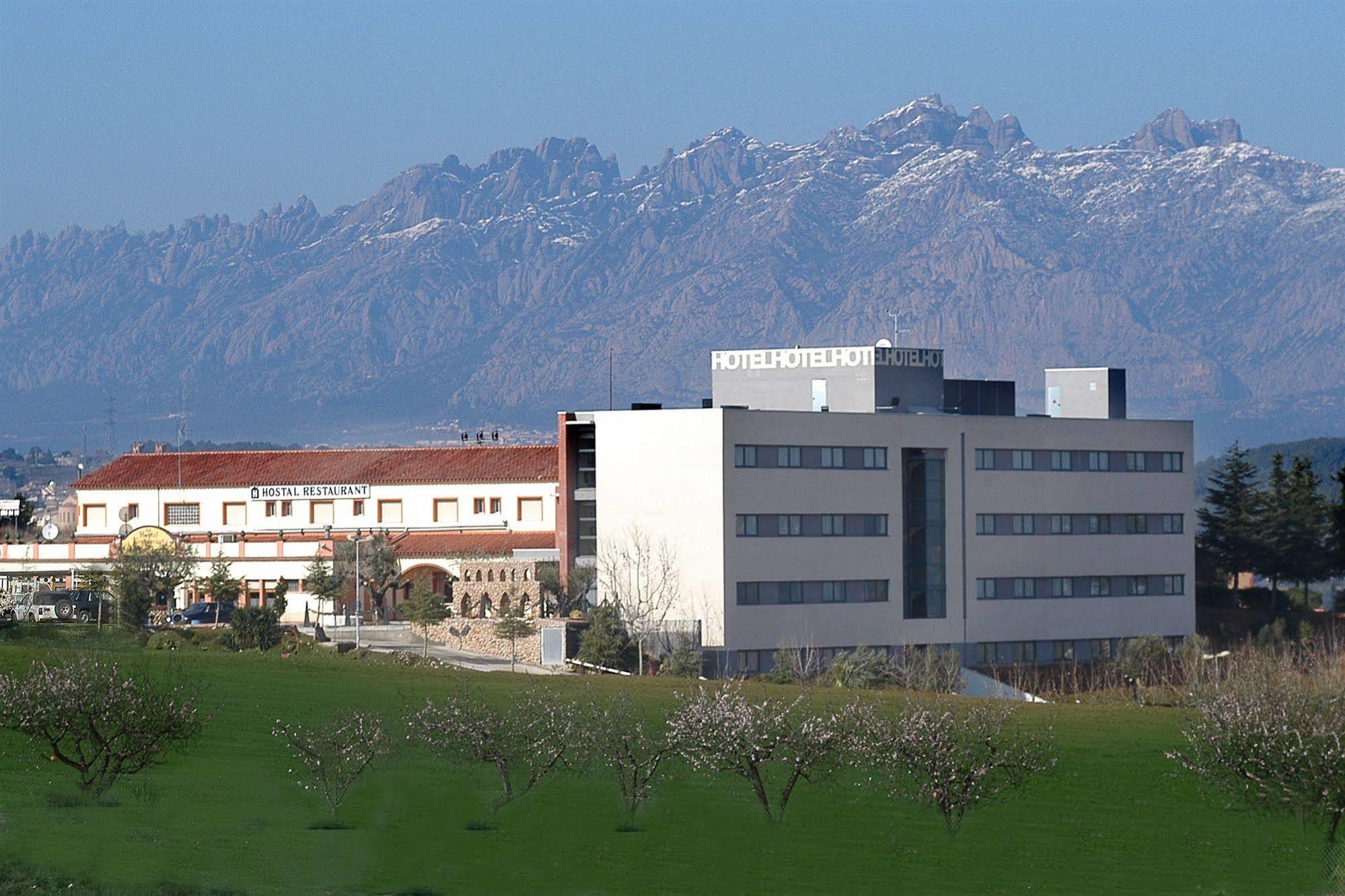 Hotel Les Torres Sant Esteve Sesrovires Exterior photo
